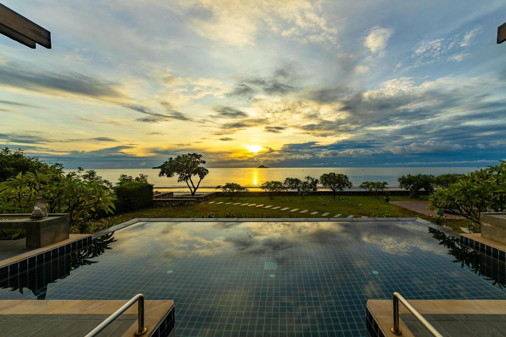 Beach Front 4 Bedroom Pool Villa VR HHQ Buitenkant foto
