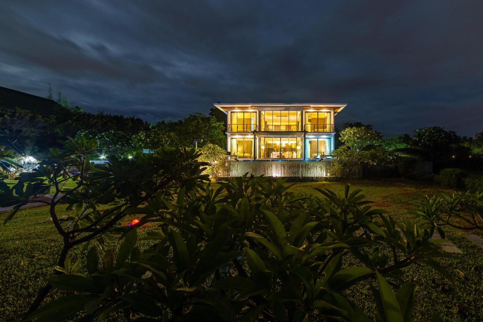 Beach Front 4 Bedroom Pool Villa VR HHQ Buitenkant foto